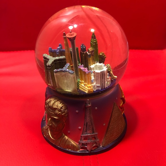 Snow globe Las Vegas Revolving Musical “We are In The Money “ Musical - Picture 5 of 7